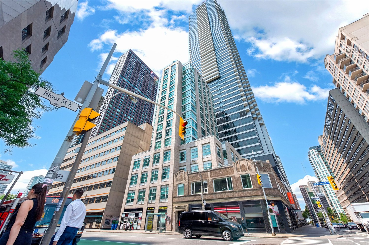 421 Bloor Street, Suite 207-208